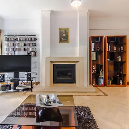 Place & Beyond Apartment