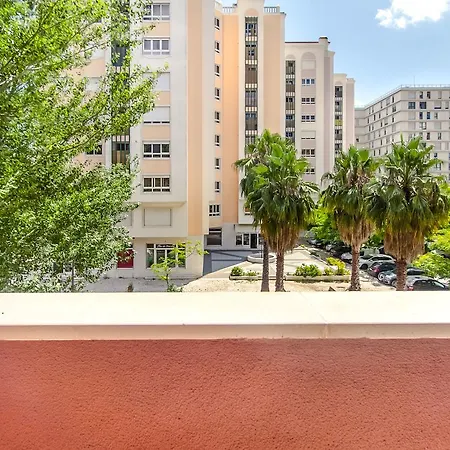 Place & Beyond Lissabon