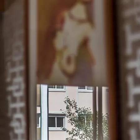 Place & Beyond Lissabon